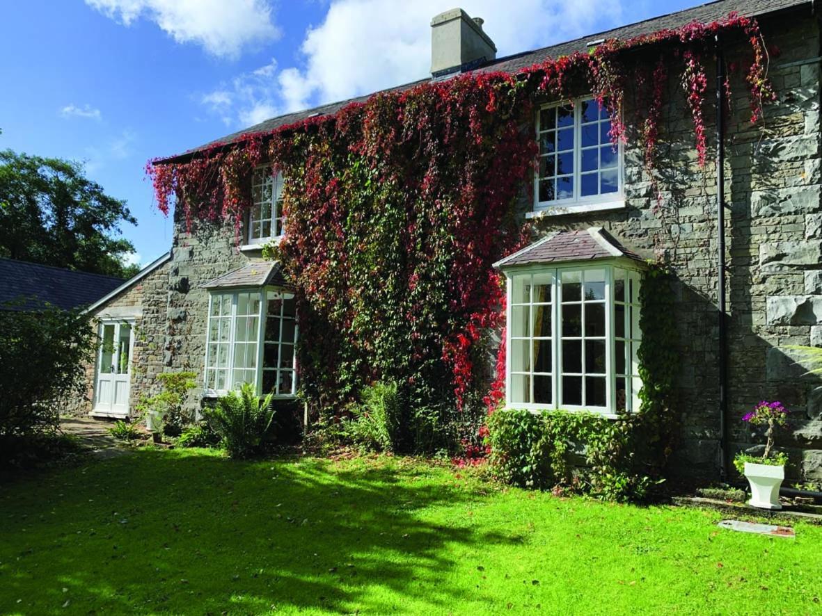 Pontyclerc Farm House Bed And Breakfast Ammanford Esterno foto