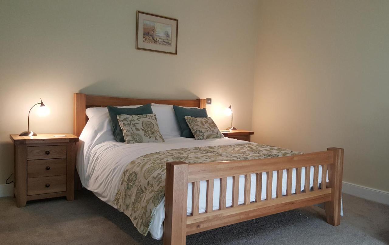Pontyclerc Farm House Bed And Breakfast Ammanford Esterno foto