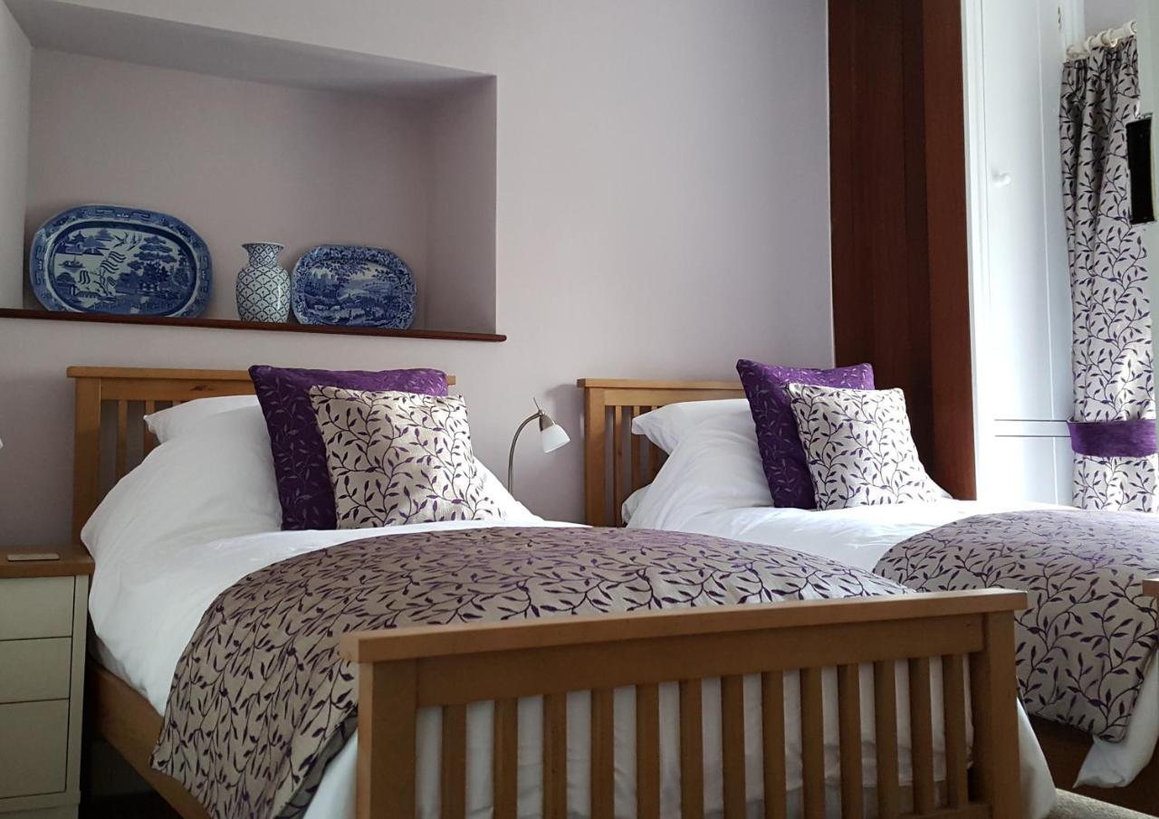 Pontyclerc Farm House Bed And Breakfast Ammanford Esterno foto