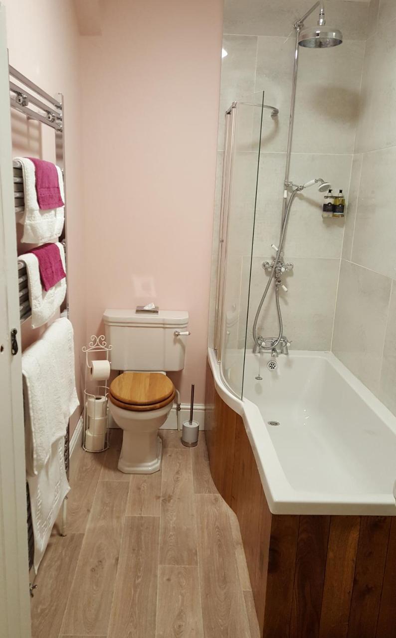 Pontyclerc Farm House Bed And Breakfast Ammanford Esterno foto