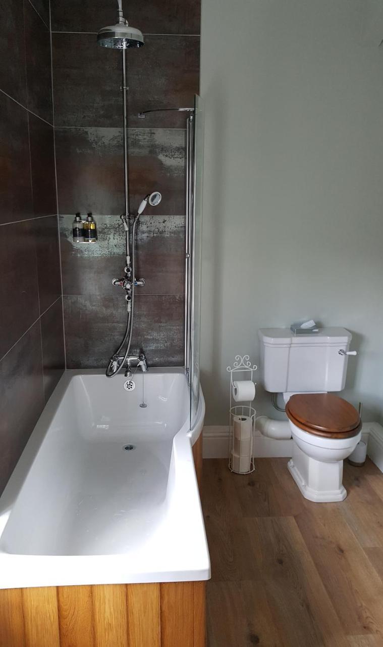 Pontyclerc Farm House Bed And Breakfast Ammanford Esterno foto