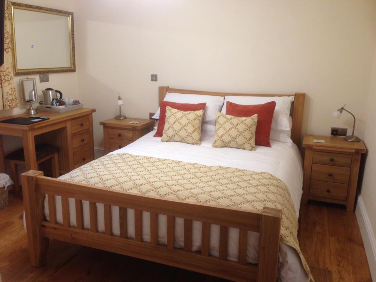 Pontyclerc Farm House Bed And Breakfast Ammanford Esterno foto