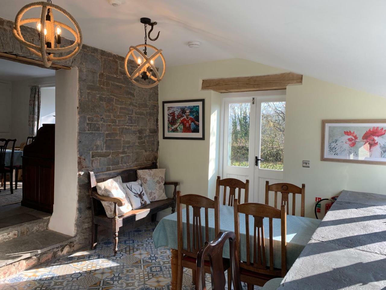 Pontyclerc Farm House Bed And Breakfast Ammanford Esterno foto