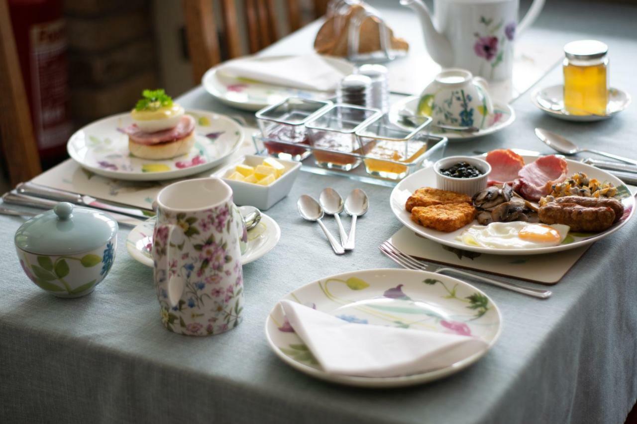 Pontyclerc Farm House Bed And Breakfast Ammanford Esterno foto