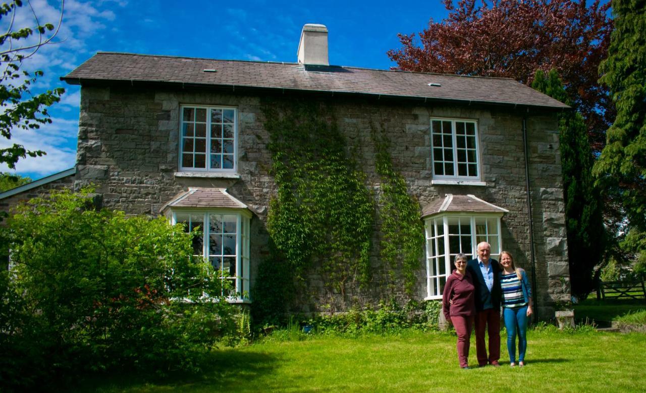 Pontyclerc Farm House Bed And Breakfast Ammanford Esterno foto